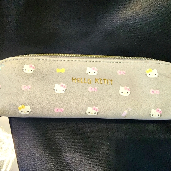 Sanrio Hello Kitty Gray and Pink Pencil Case - Picture 6 of 6
